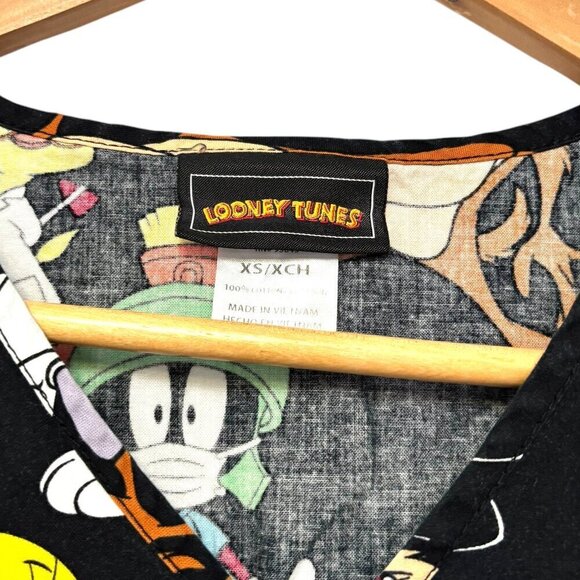 Looney Tunes Scrub Top Size XS Two Pocket Taz with Braces Tweety Sylvester - Picture 5 of 5